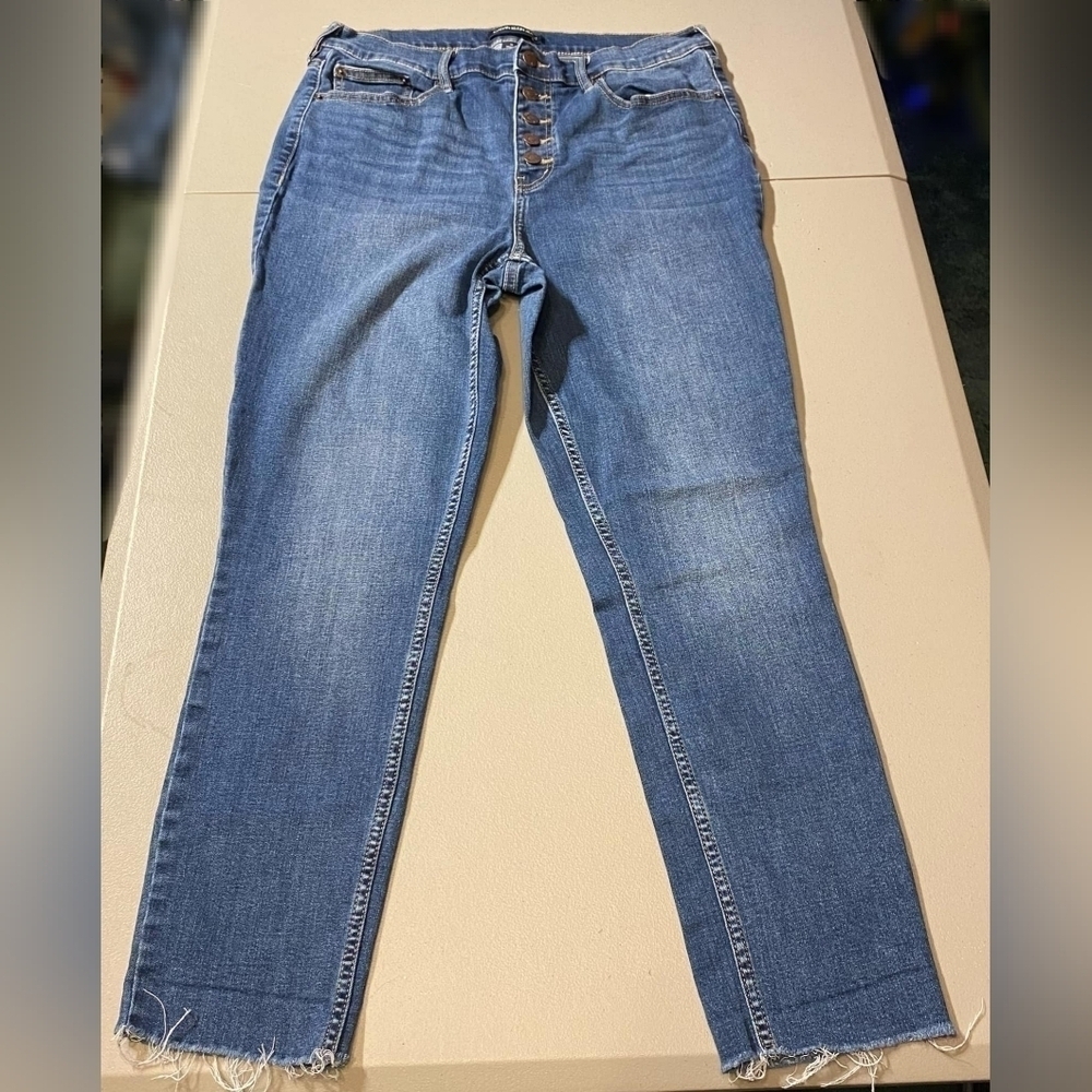 Calvin Klein Button Fly Medium Wash Blue Denim Jeans Frayed Hem Women's 32 Waist